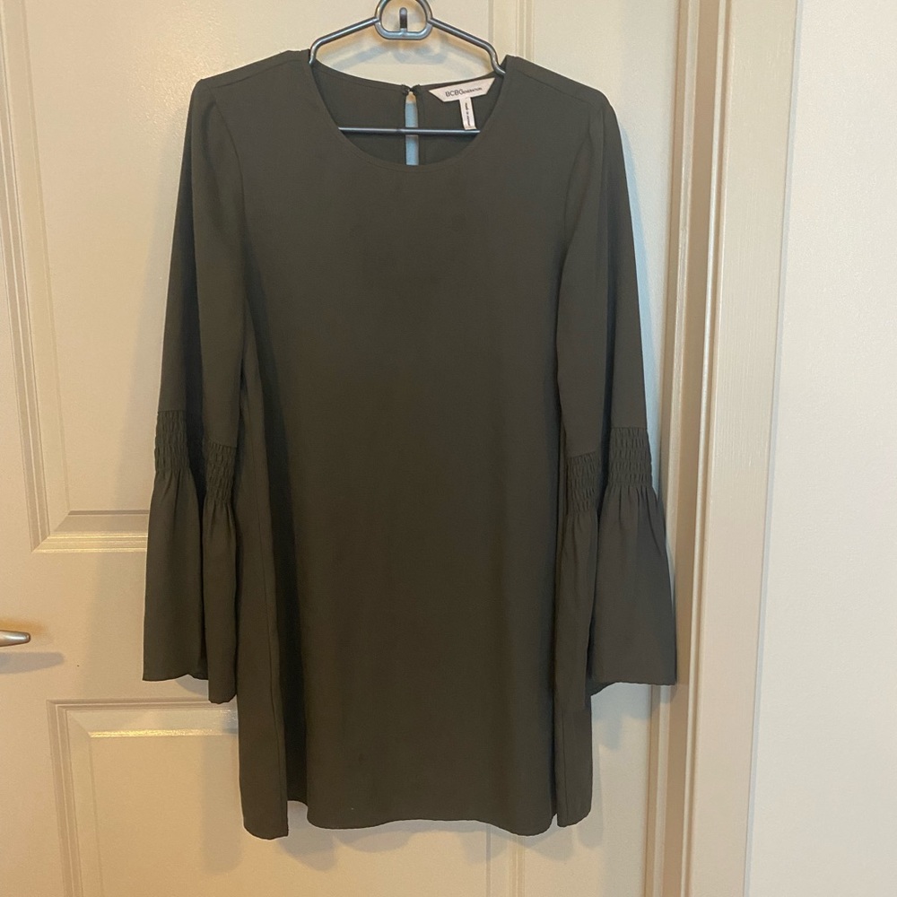 BCBGeneration bell sleeve shift dress in olive green. Size XS.  Great condition